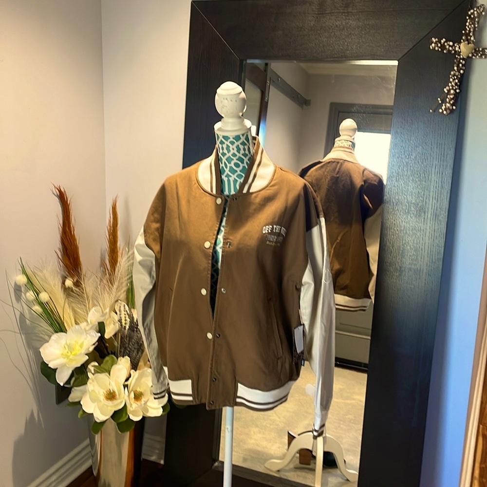NWT Vans Music Lovers Brown and Tan Bomber Jacket M